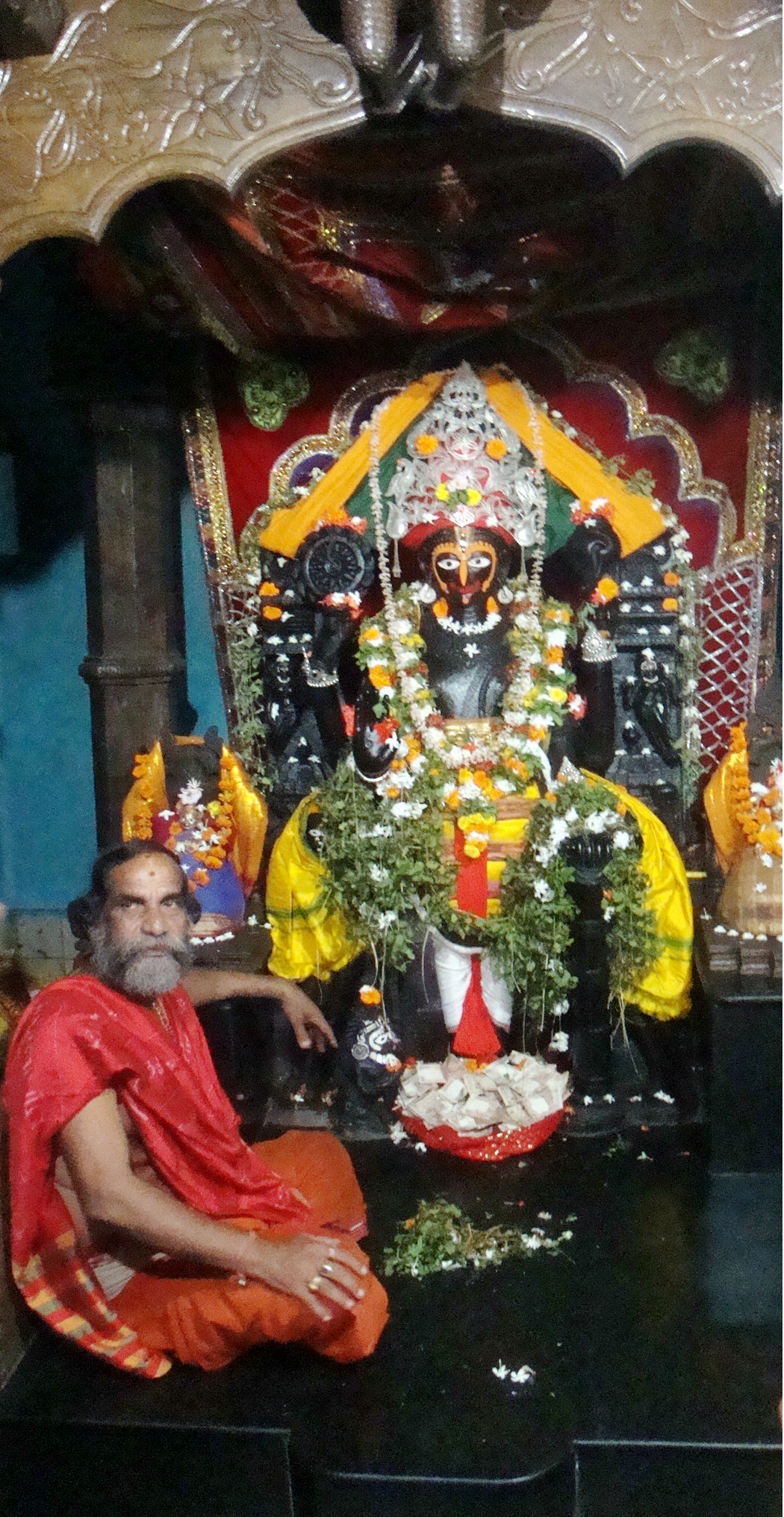 Alarnatha Temple is a temple dedicated to Vishnu and located in Brahmagiri, Orissa,nearPuri