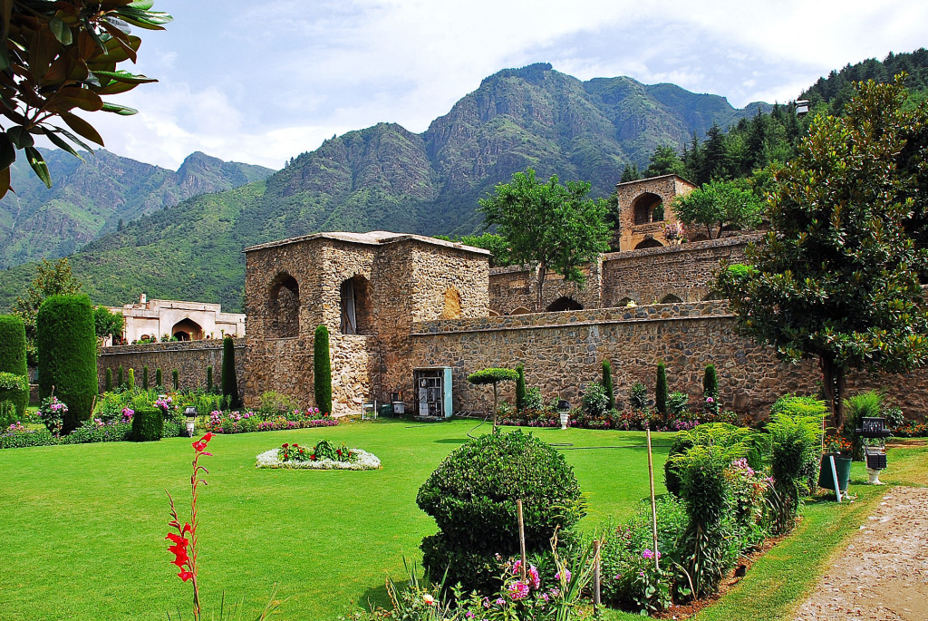'Pari Mahal' or 'Fairies Abode' is situated on a hillock over looking the beautiful Dal Lake. ( See the view of Dal Lake from Pari Mahal). This terraced arched 