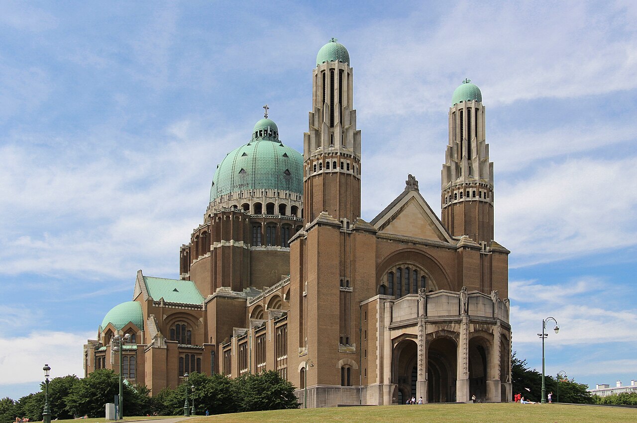 Koekelberg. Parc Elisabeth Art Deco Basilica. Arch. Albert Van Huffel, architect-engeneer Paul Rome Sculptor Harry Elstrøm. 1925-70.