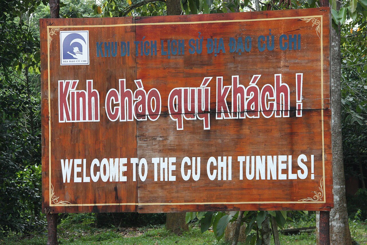 Củ Chi tunnels entrance sign.