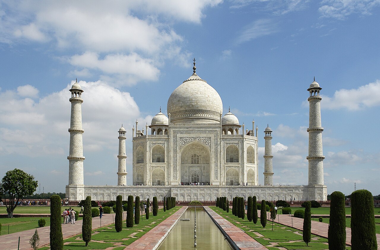 Taj Mahal, Agra. FP on the English Wikipedia.