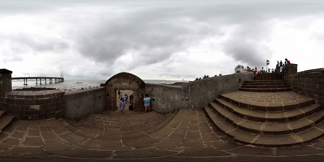 This article is about the fort in Bandra, Mumbai. For the fort in Goa, see Fort Aguada. Castella de Aguada बांद्रा किल्ला Castella de Aguada 7.jpg Bandra Fort C