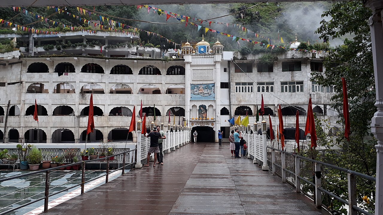 Manikaran Gurdwara, a Holy place for Shikhs at Manikaran in Himachal Pradesh