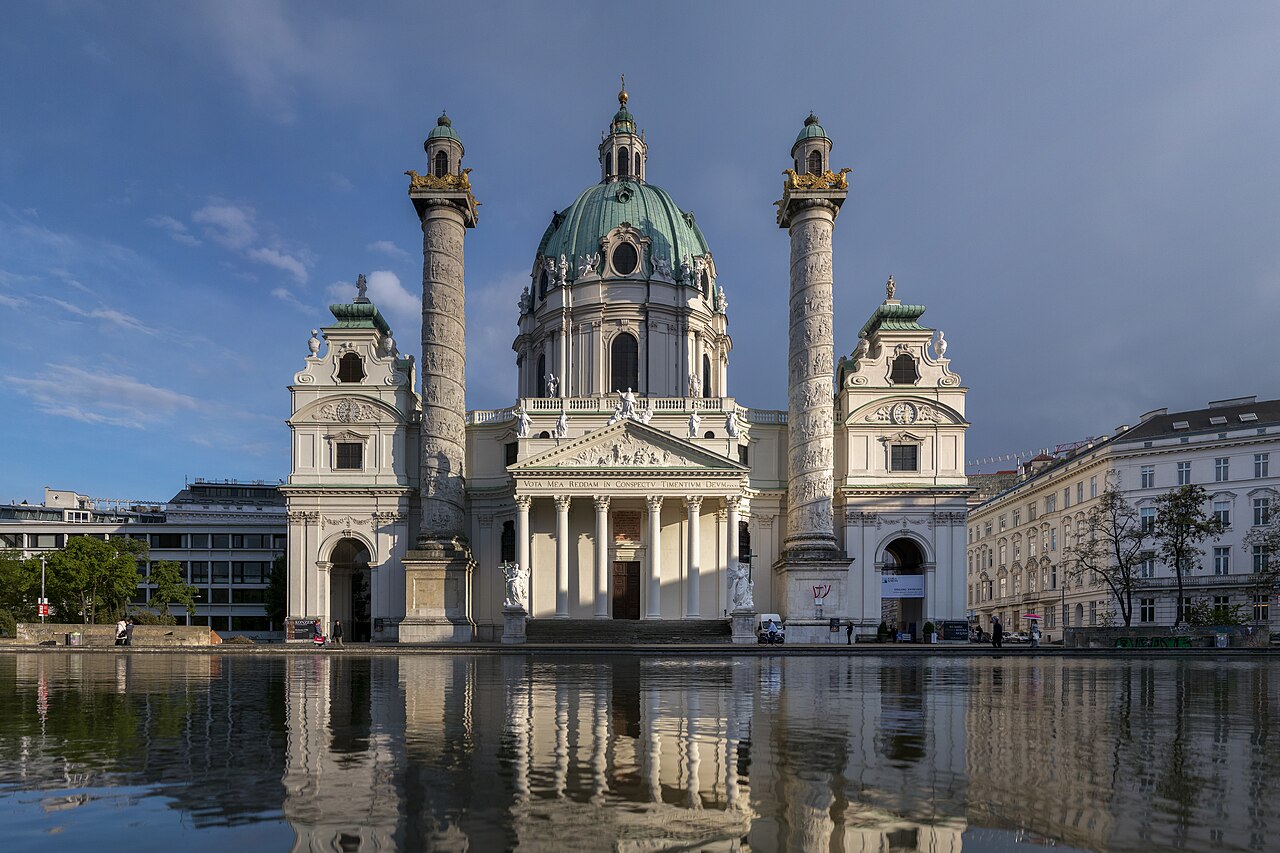 Karlskirche von Nordwest, in Abendsonne von SW