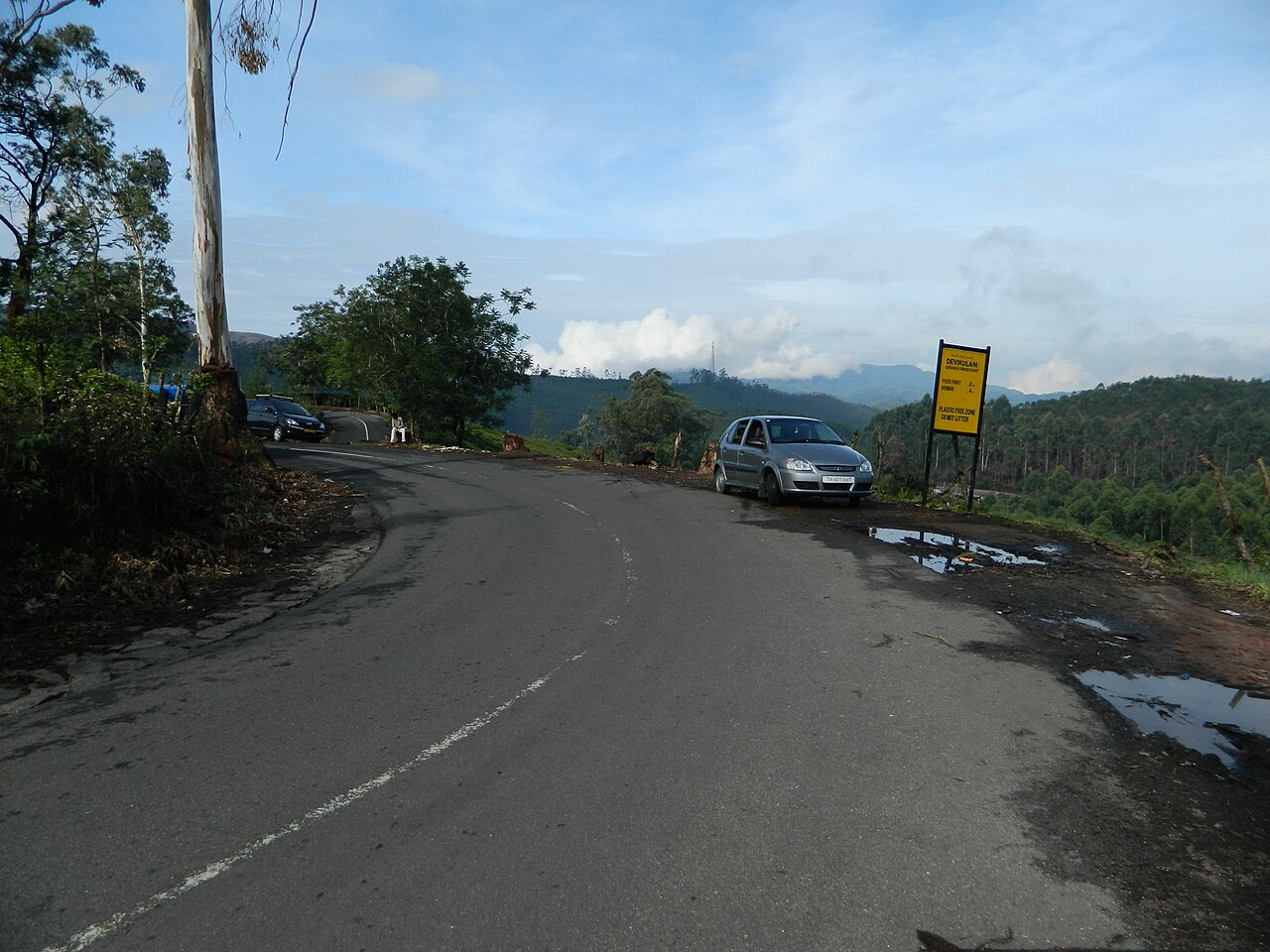 A view of State Highway 18 near the famous tea plantation fields in Munnar. Looking southwest.