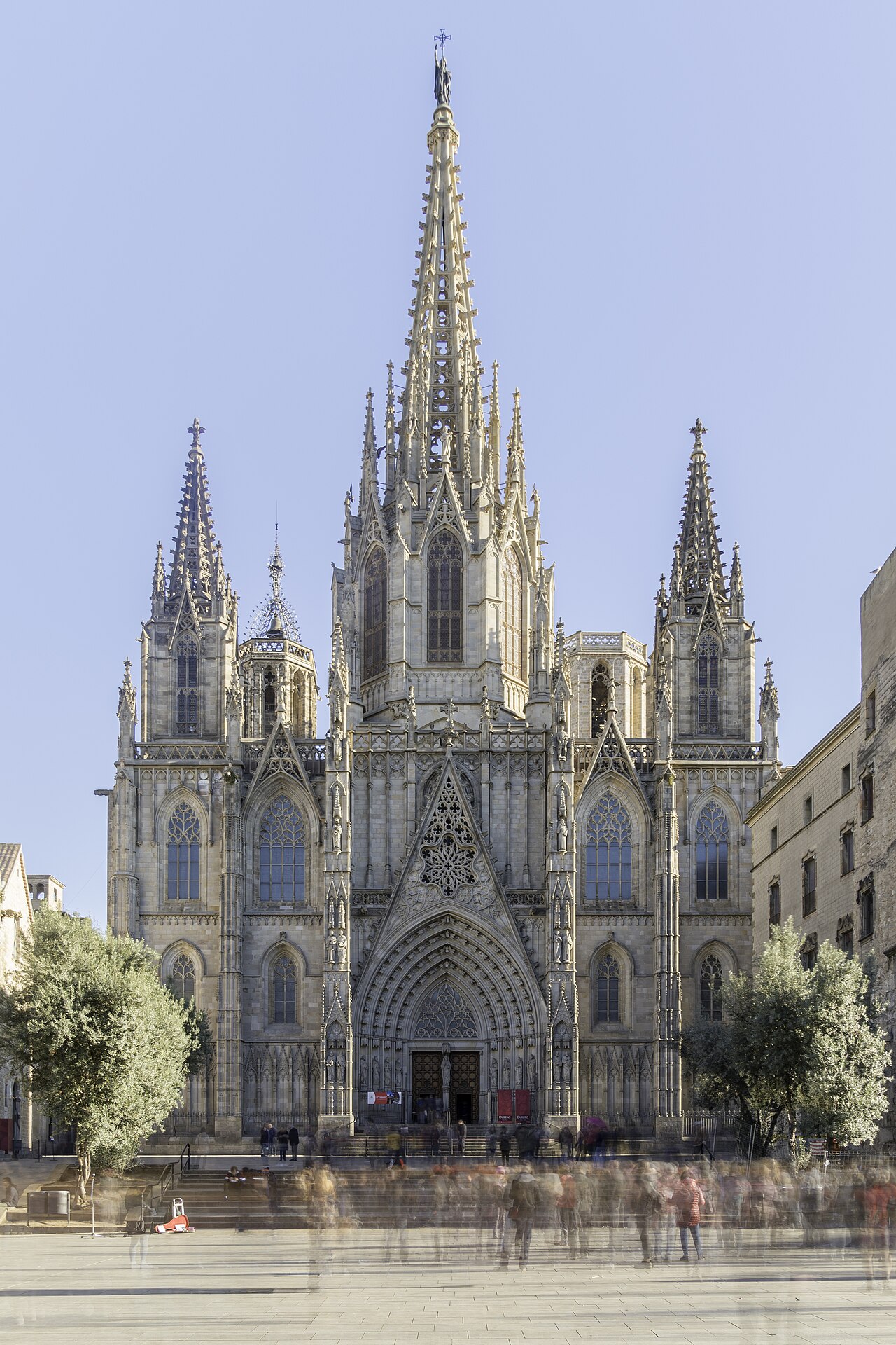 Long exposition shot of the Barcelona Cathedral
