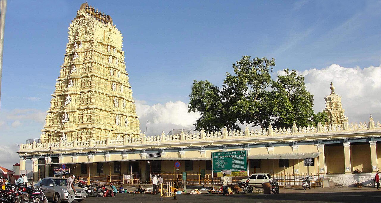 Chamundeshwari Temple atop Chamundi Hills, Mysore - KA09.COM
