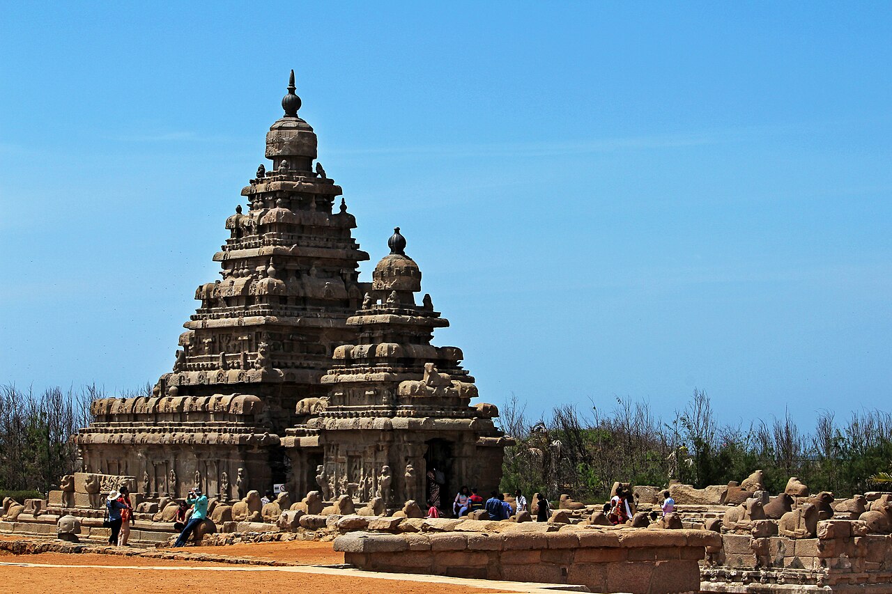 Shore temple in Mamallapuram gets its name because of its location next to the shore.