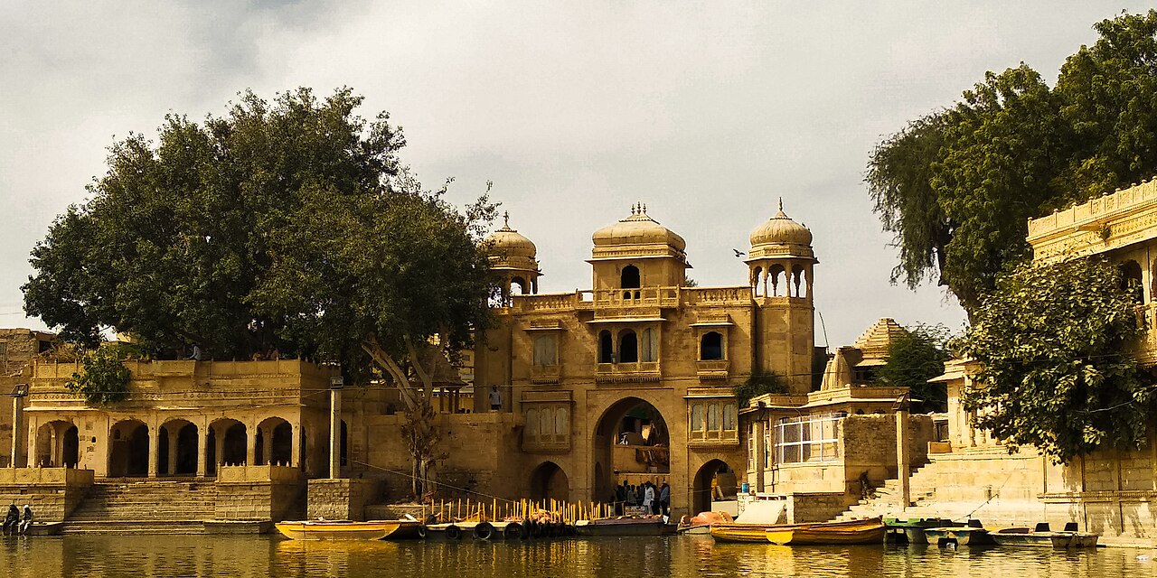 Teelon ki Prol, main entrance of Gadisar Lake