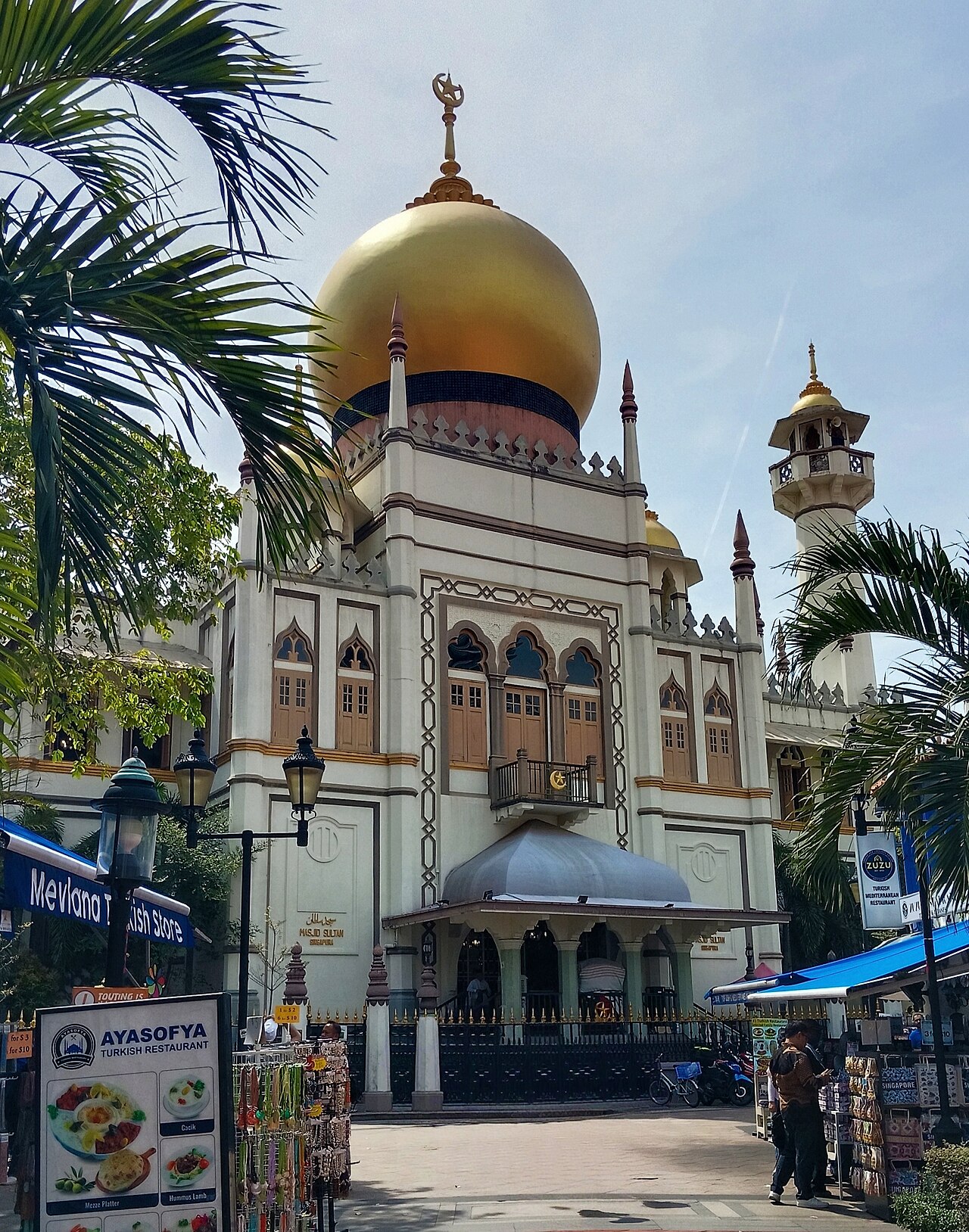 The main facade of the Sultan Mosque faces Bussorah Street, although the Sultan Mosque itself is located between both North Bridge Road and Muscat Street.
