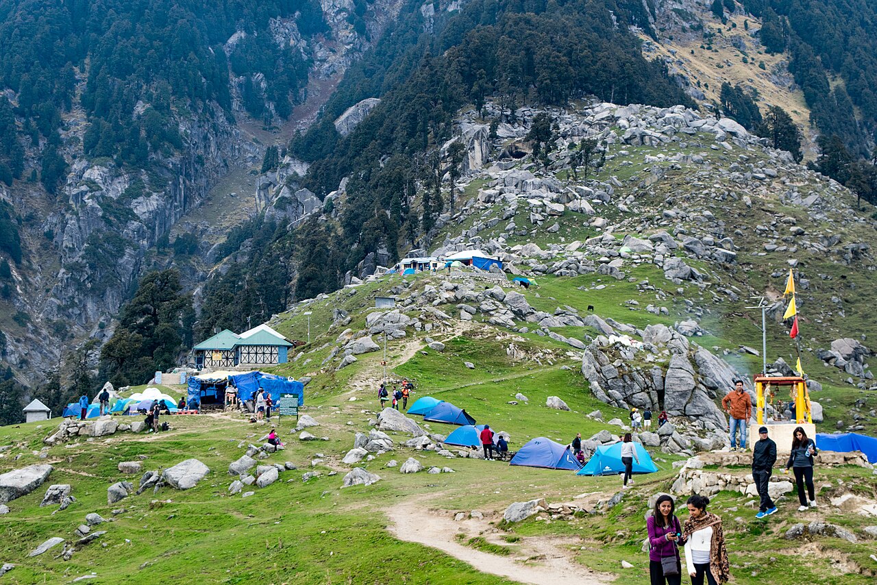 The ridge, in all its glory. And its crowd. In the recent years, Triund's popularity has skyrocketed. The number of shops, the variety of food available, the am