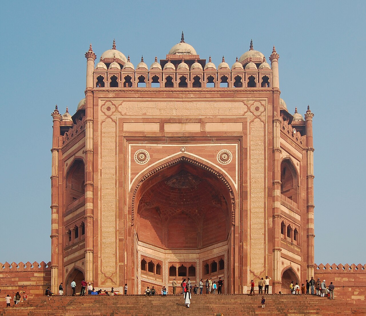 Buland Darwaza gate to Jami Masjid mosque, Fatehpur Sikiri, India.