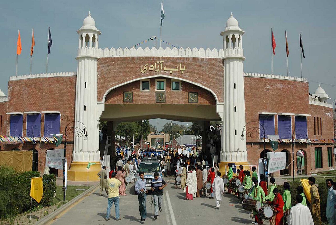 The SAARC Car Rally 2007 being welcomed by traditional Drummers at the Wagah Border on March 28, 2007.