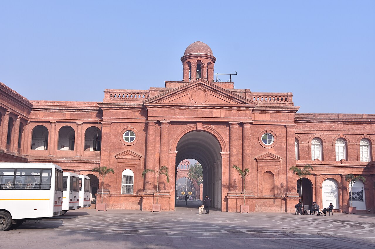 An overall view of the Amritsar Town Hall from its large forecourt. The buses are probably for Government officials. I had taken the previous picture of the Hal