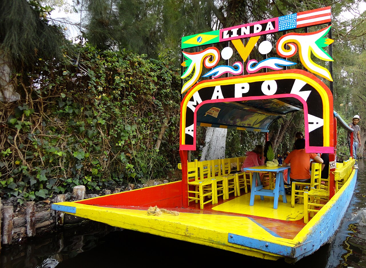 Trajinera de Xochimilco. CDMX, México.