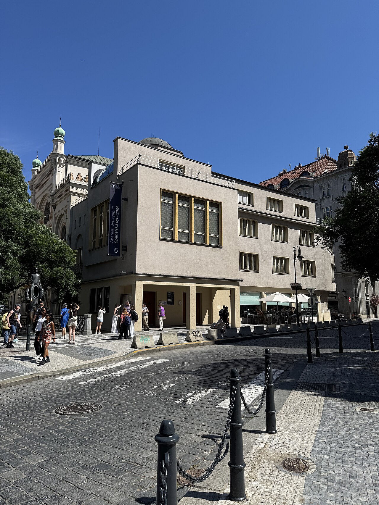 The Jewish Museum in Prague: At first glance, the headquarters and the Spanish Synagogue appear to be housed in the same building.