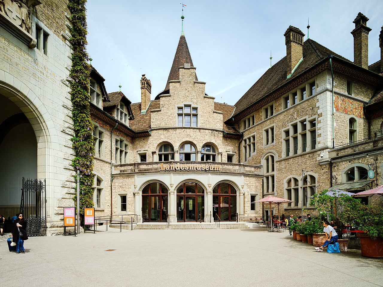 Landesmuseum (Swiss National Museum) in Zürich, Schweiz.jpg
